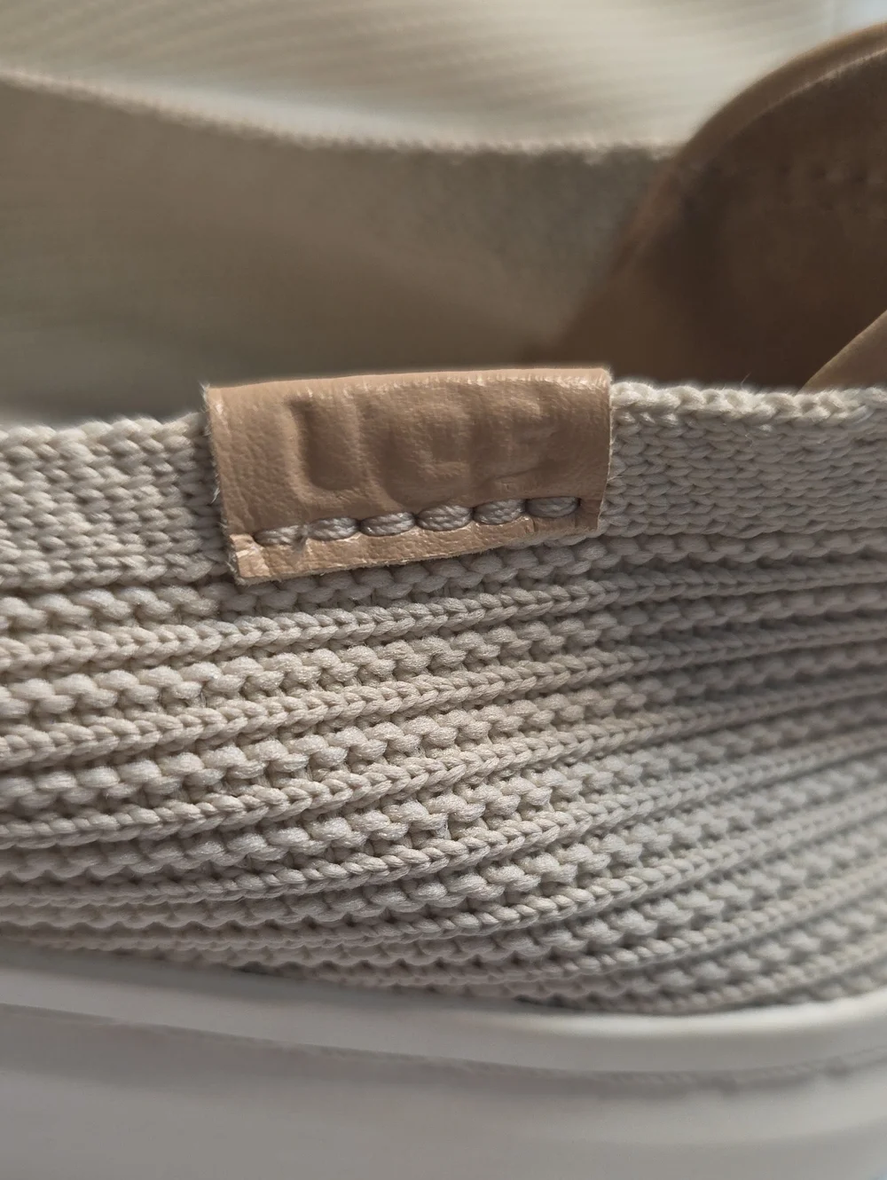 UGG ALAMEDA SAMMY IN SEA SALT KNIT-UPPER SLIP-ON LOAFERS LADIES 8.5 VGUC 1136841